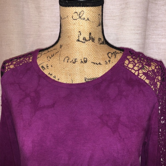 EUC CROCHET SLEEVE TOP - Picture 2 of 5